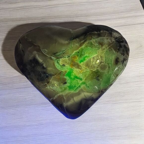 Volcano Agate Crystal‎ Heart Carving UV Reactive (#1) - Picture 1 of 12